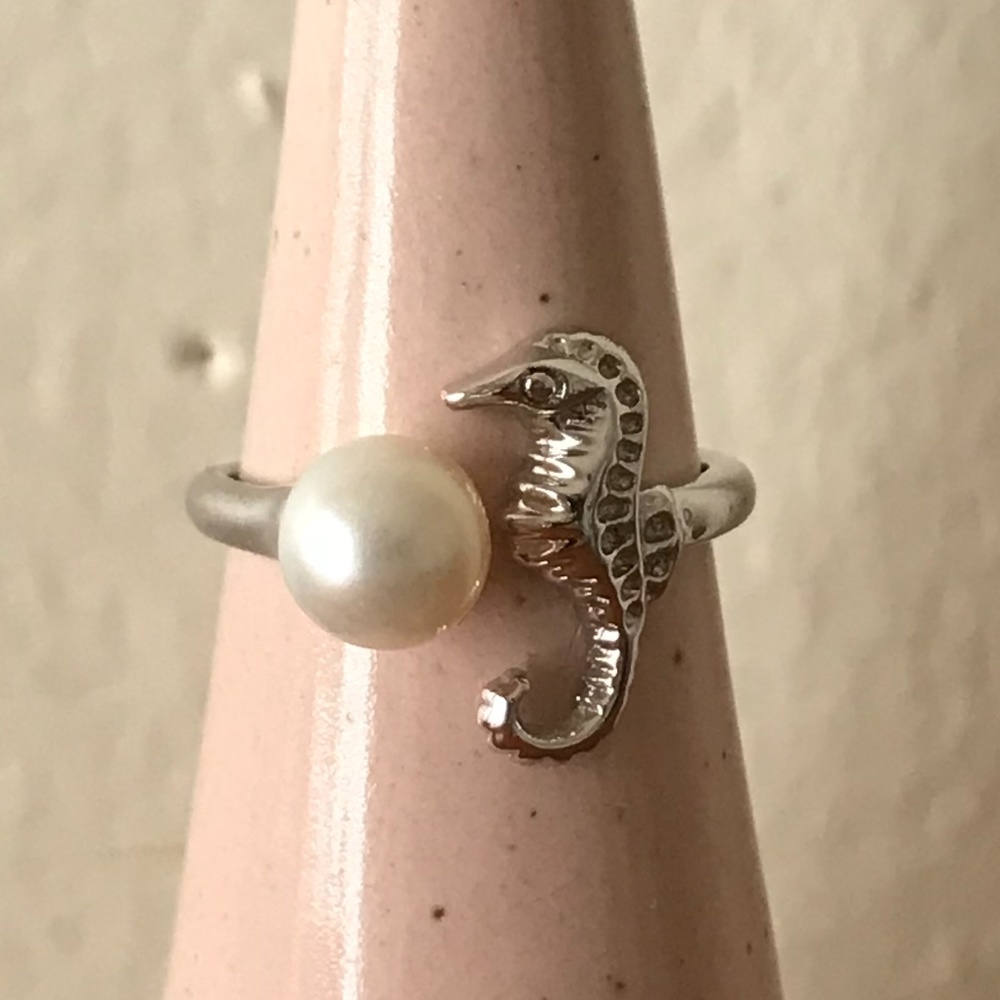 Sterling Silver Seahorse White Freshwater Pearl Ring